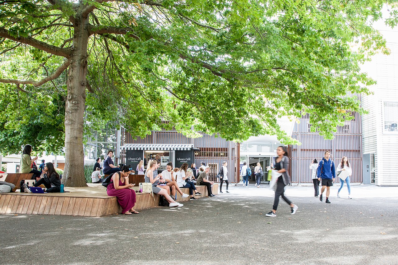 奥克兰理工大学