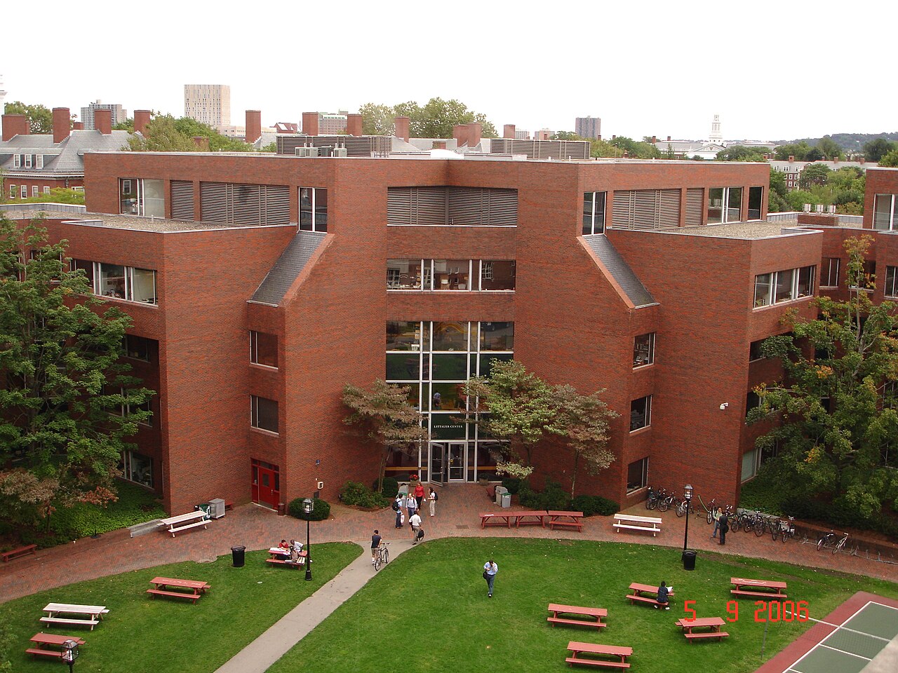 哈佛大学