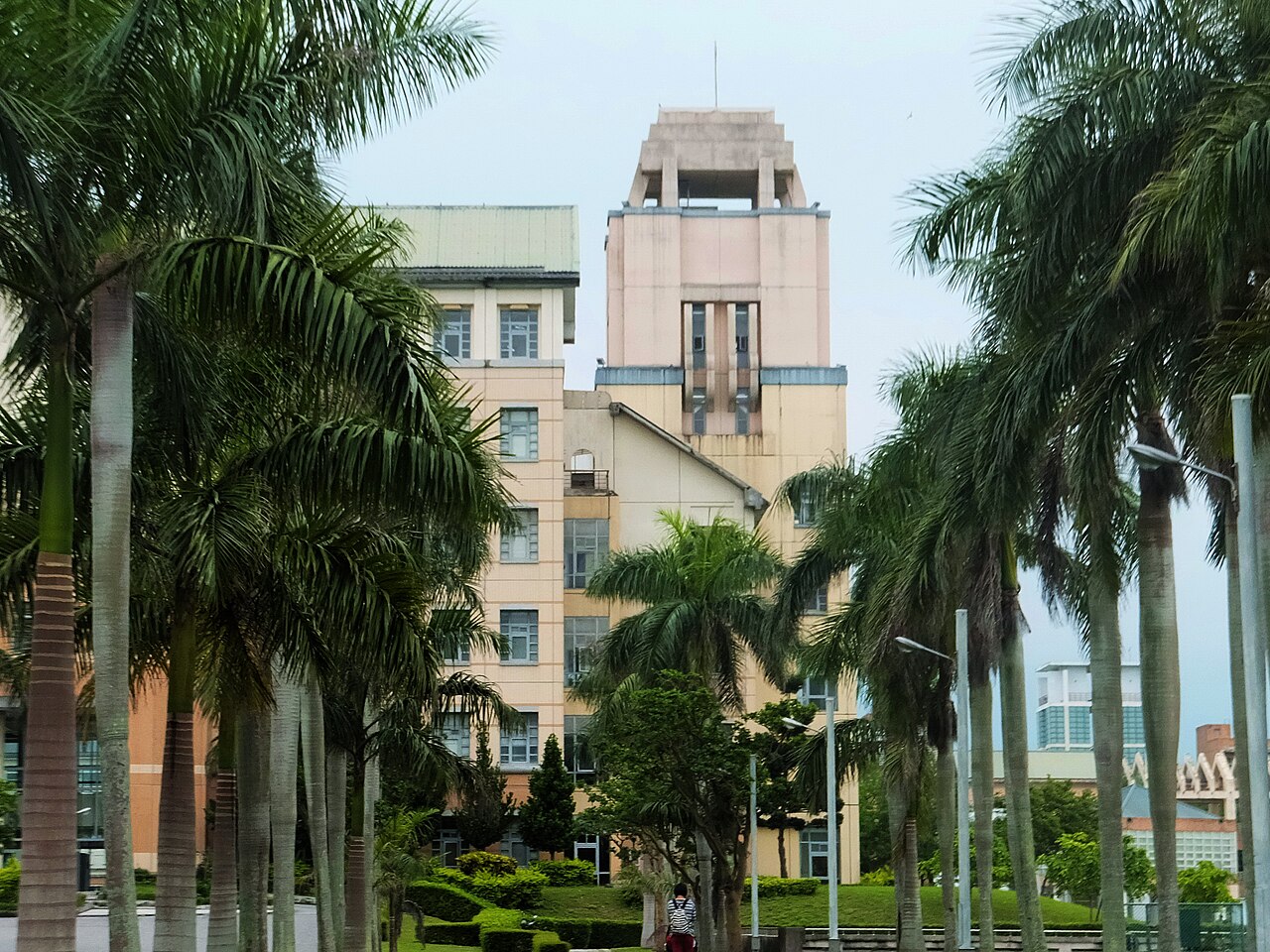 东华大学