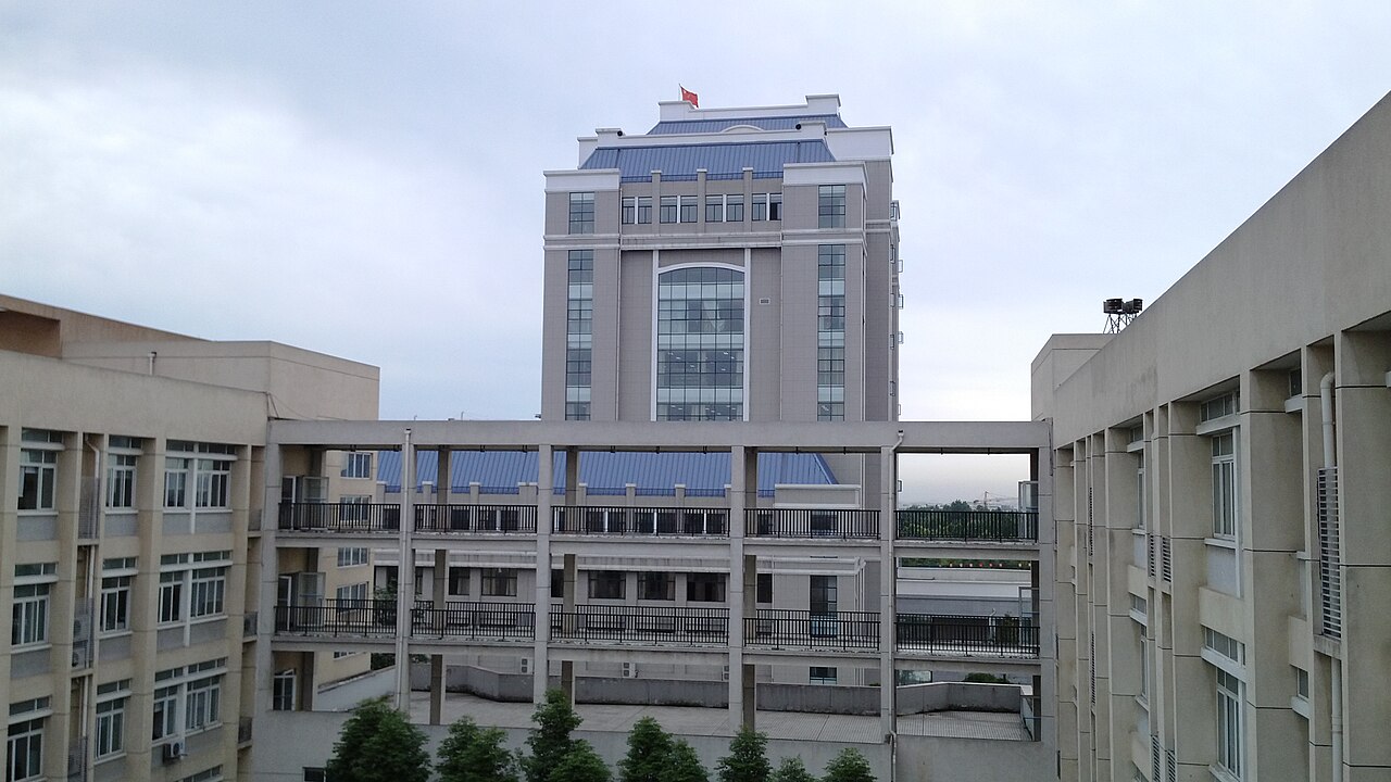 成都工业学院