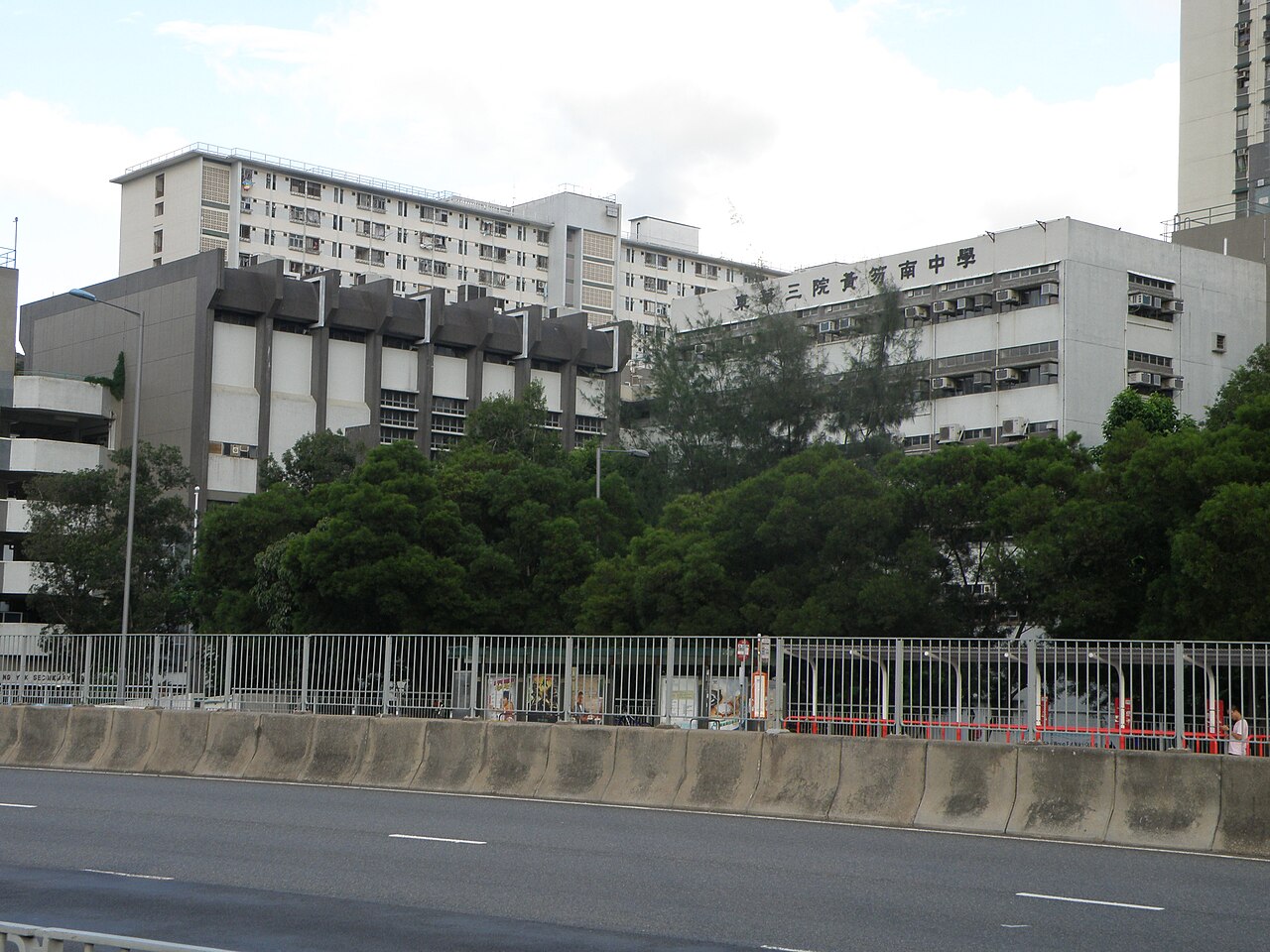 东华学院