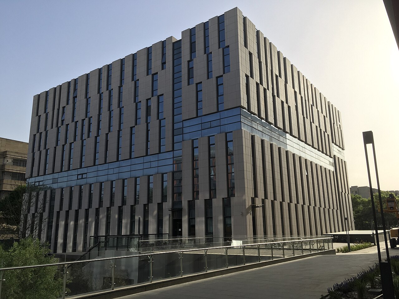 清华大学