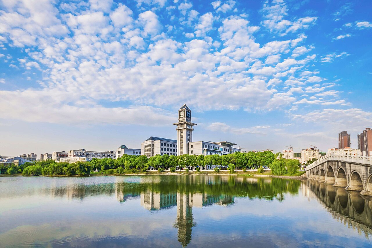 جامعة تشونغنان للاقتصاد والقانون
