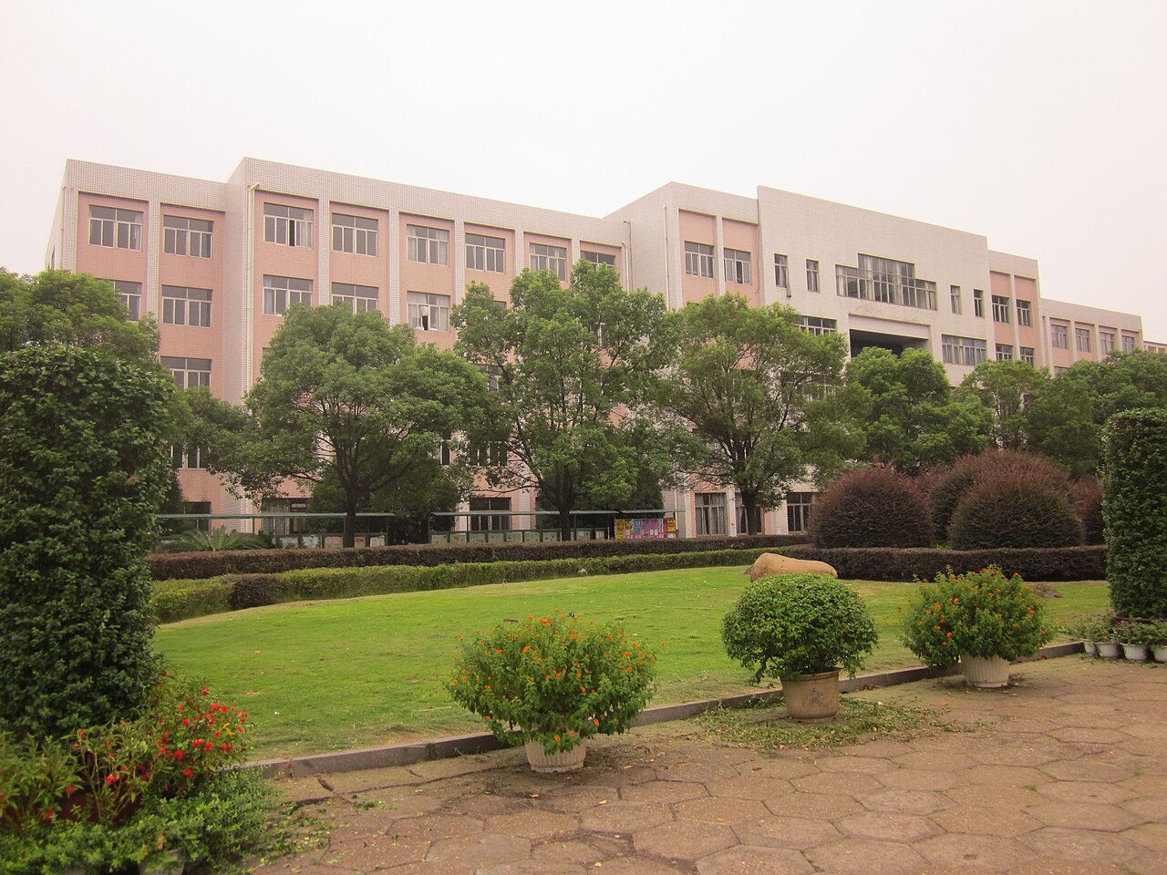 جامعة هونان للتكنولوجيا والأعمال