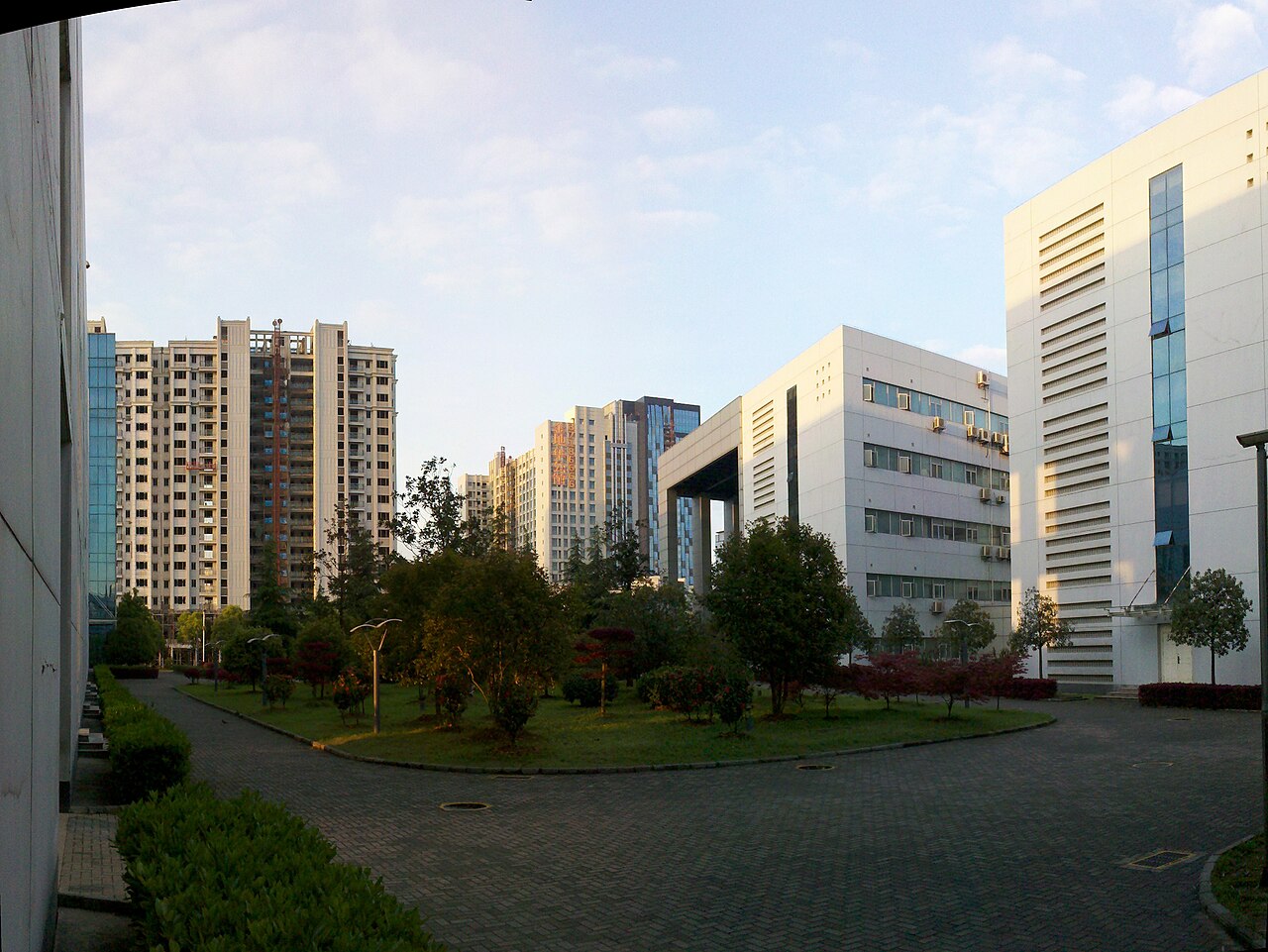 Hubei University of Science and Technology