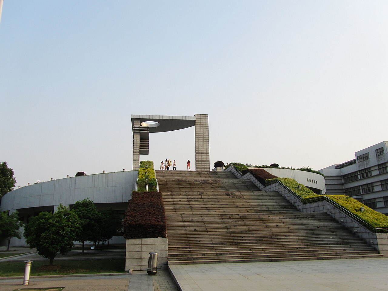 南京大学