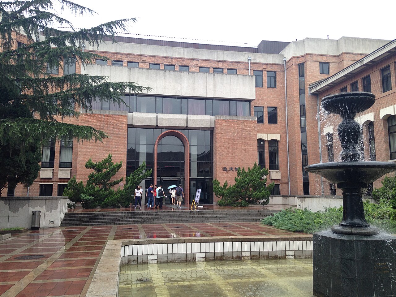 清华大学