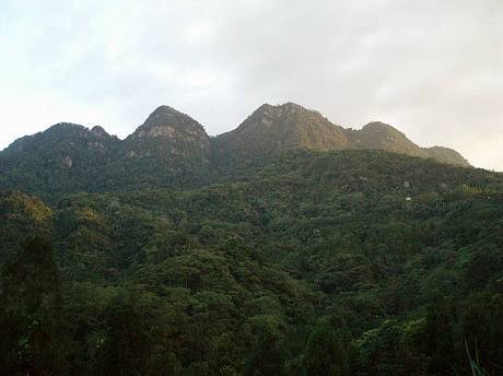 Wuzhishan (Five Finger Mountain)