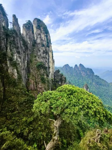Wuzhishan (Five Finger Mountain)