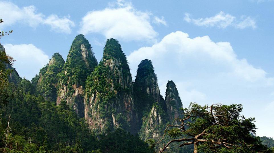 Wuzhishan (Five Finger Mountain)