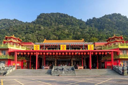 Wuzhishan (Five Finger Mountain)